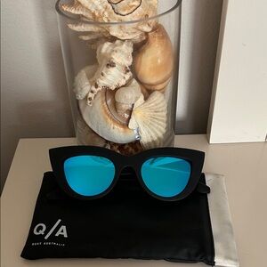 Excellent condition! Quay Australia Kitti Cat Black Sunglasses with Aqua Lenses